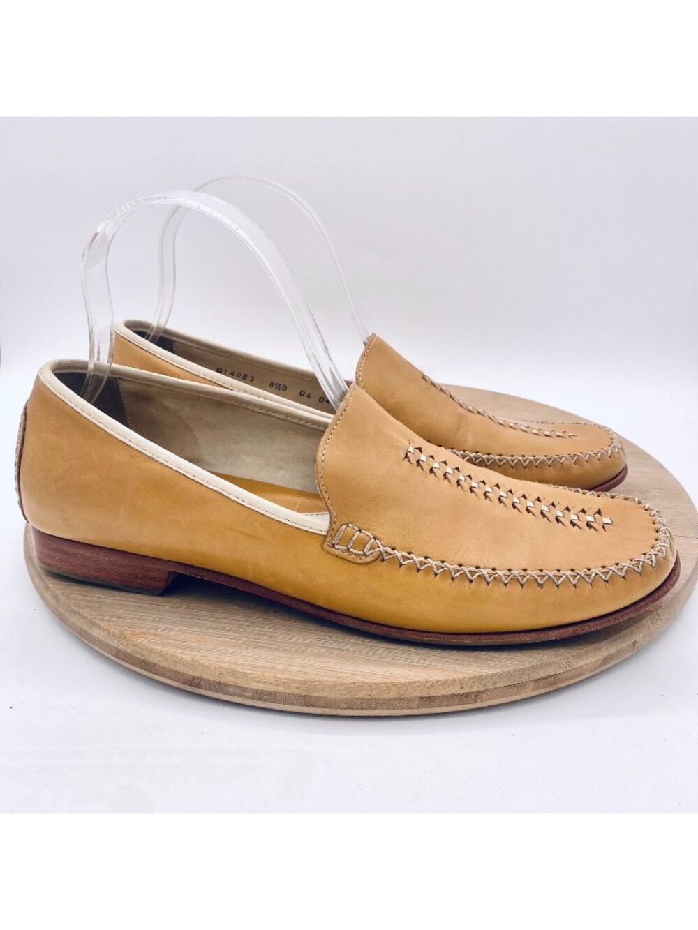 Cole Haan Shoes Womens 8.5 Beige Leather Slip On Loafers Embroidered Moc Toe